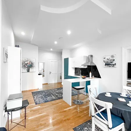 Πανσιόν Center 4*