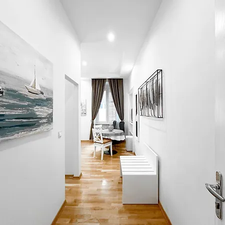 Center Πανσιόν 4*