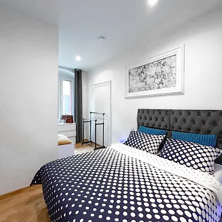 Center Πανσιόν Πούλα