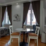 Center 4* بولا